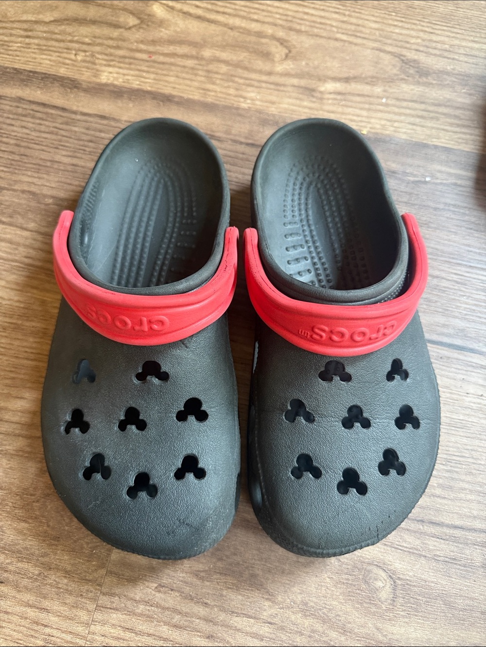 CROCS Disney Mickey Mouse Black Red Clogs W 8-9/M 6-7 with Mickey Cutouts